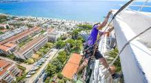 Travaux acrobatiques pour rénovation de façade, nettoyage toitures et sécurité des bâtiments Nice ACRO SOLUTION